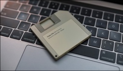 �������̵�Ӳ�̺У�����˼����Ӳ�̺п���