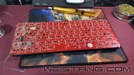 说是翻新，结果除了板子其余的都换了新的，外壳都是买的84套件卖剩的壳子。
