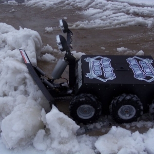 SuperDroid推出可远程控制的扫雪车