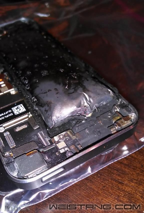 melted-iphone-5s-battery.jpg
