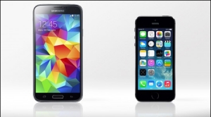 ����Galaxy S5��ƻ��iPhone 5S����Ƚ�