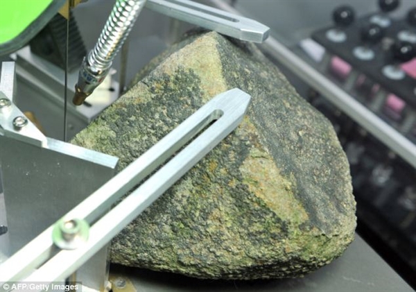 �����콵�����������˷��ڣ����汻�ҵ���