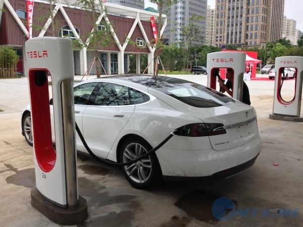 Tesla 03