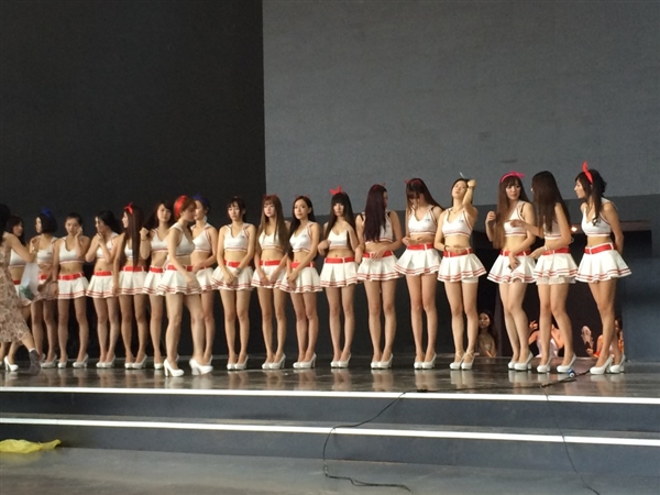 ChinaJoy̽ShowGirlǵ̨ǰĻ