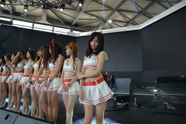 ChinaJoy̽ShowGirlǵ̨ǰĻ