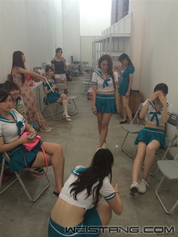 ChinaJoy̽ShowGirlǵ̨ǰĻ