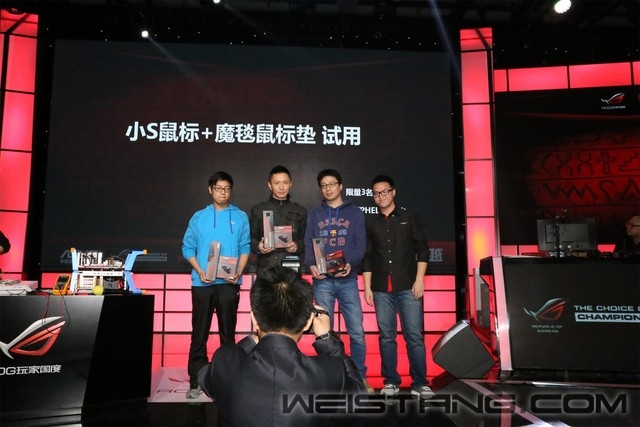 ��˶����ROG��ҹ���"�����"Բ����Ļ 