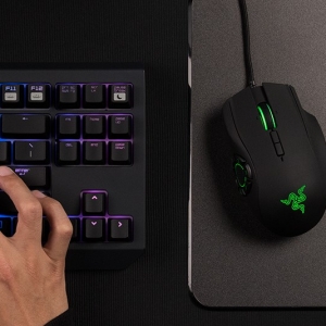 RAZER发布强势MOBA鼠标 那伽梵蛇六芒星V2