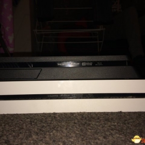 ��PS4 Slim�����Ƭй¶��PS4 Slim��PS4�Ա�ͼ