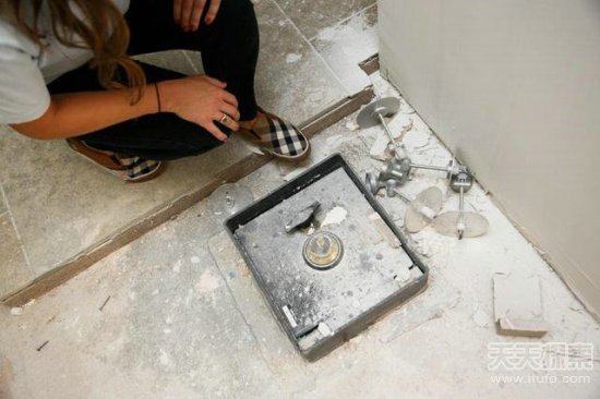 Ů�Ӱ�ҷ��ֹ��ϱ����䣺�򿪺󾪴���