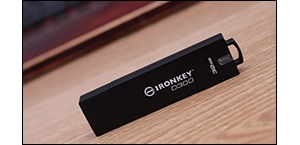 IRONKEY D300�������̿���+С��