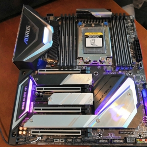 θ¶X399 ֧AMD 32߳˺