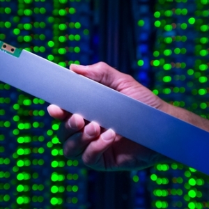 Intel׿QLC SSDɴ32TB