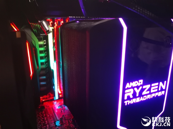 ������������˺���߶���ר�÷���ɢ��������Ӧ��400W