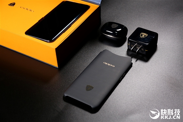 9999Ԫ��OPPO Find X�������Ὺ�䣺̼��ά����