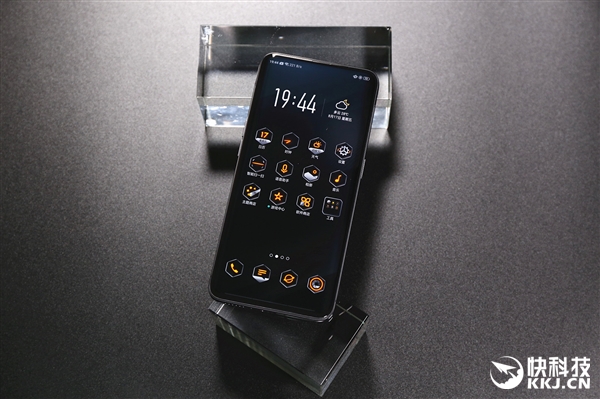 9999Ԫ��OPPO Find X�������Ὺ�䣺̼��ά����