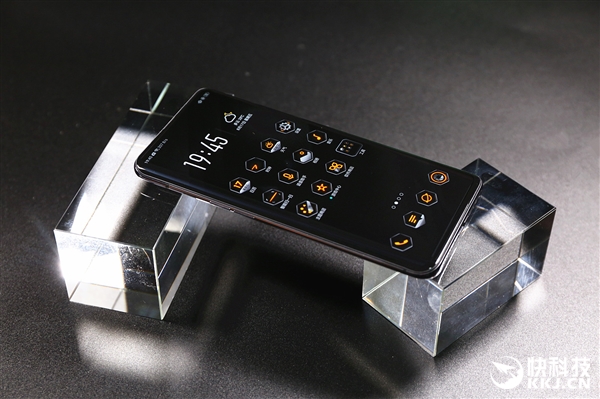 9999Ԫ��OPPO Find X�������Ὺ�䣺̼��ά����