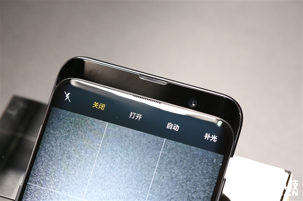 9999Ԫ��OPPO Find X�������Ὺ�䣺̼��ά����