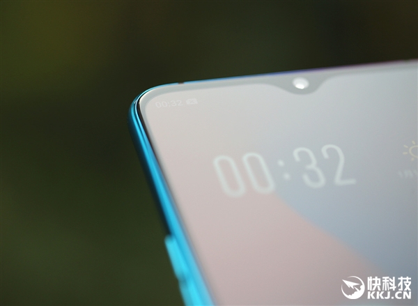 ����֮����OPPO R17���⽥��ɫ�濪��ͼ��