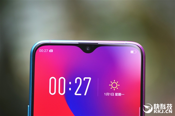 ����֮����OPPO R17���⽥��ɫ�濪��ͼ��