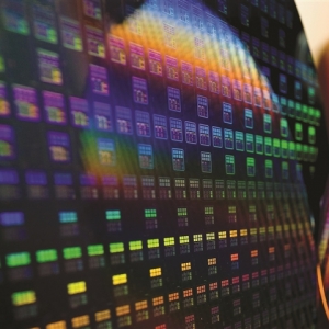 GFͻȻ�˳�7nm�з���AMD����˫����ϵ