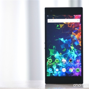 Razer Phone 2ͼ�ͣ�4000mAh��ؼӳ�