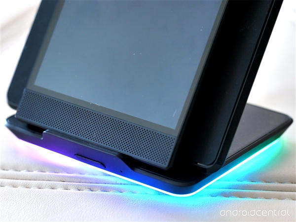 Razer Phone 2ͼ�ͣ�4000mAh��ؼӳ� 5500Ԫ