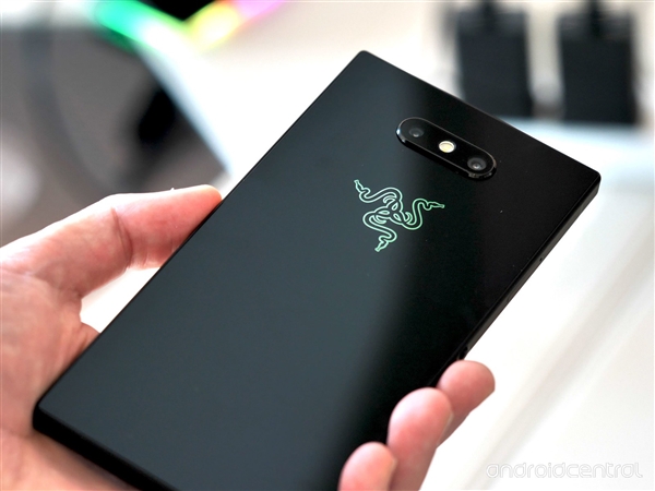 Razer Phone 2ͼ�ͣ�4000mAh��ؼӳ� 5500Ԫ