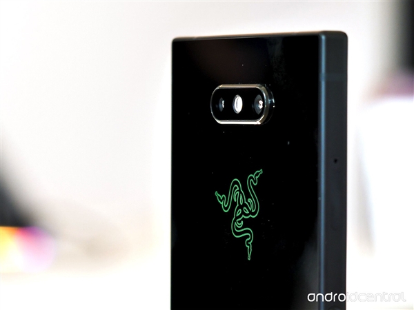 Razer Phone 2ͼ�ͣ�4000mAh��ؼӳ� 5500Ԫ