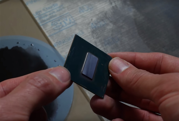 ���񿪸�i9-9900K��Һ̬��������ĥ�ں� �¶ȴ�