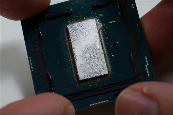 ���񿪸�i9-9900K��Һ̬��������ĥ�ں� �¶ȴ�