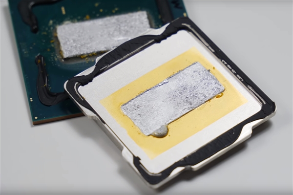 ���񿪸�i9-9900K��Һ̬��������ĥ�ں� �¶ȴ�