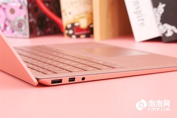 ����Ů������ �ҷ۽�ɫSurface Laptop 2�ʼǱ�����