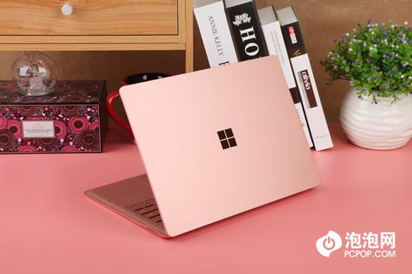 ����Ů������ �ҷ۽�ɫSurface Laptop 2�ʼǱ�����