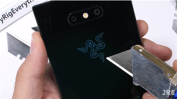 ����Razer Phone 2�����Ⱪ�����ԣ�����ǿ�ȱ��ֳ�ɫ