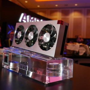 AMD Radeon VII�ܷ��У�ȫ���׿�7nm��Ϸ���о�ϲ