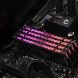 ����Ƶ�����ߣ�HyperX Predator��ʳ��DDR4 RGB��������