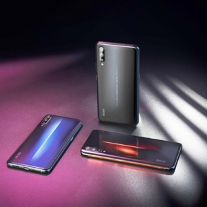 iQOO�ֻ�8GB+256GB������׷�������855�ӳ�