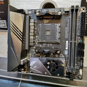 AMD���Ǻû��� ����ITX����X570���ȿ�