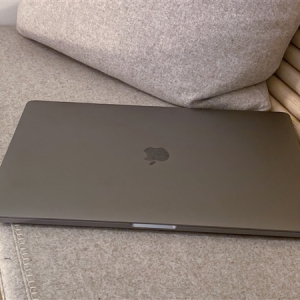 ƻ��16��Macbook Pro������Σ����Ϸ���15��