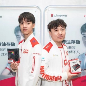 ���յ����ڴ桪��HyperX DDR4��ʳ��RGB��������