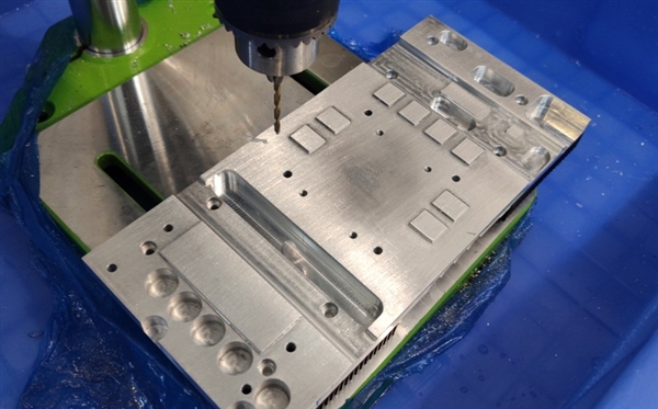 32������RTX 2070���޷��Ⱦ���ɢ�ȸ㶨