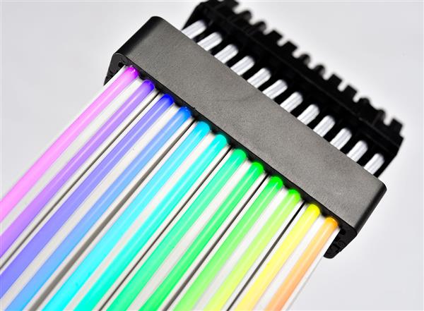 �����Ƴ��¿�Strimer PLUS RGB��Դ���ߣ�50��Ԫ