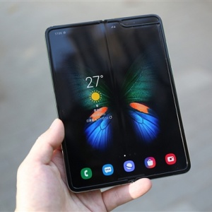 ����Galaxy Fold 2����ͷ�����ع� S20ͬ��
