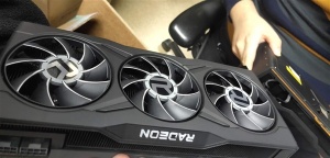 AMD RX6800 XT�ڻ����ع� �����ɫ����