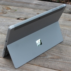 ������Intel Iris Xe ΢��Surface Pro 8 GPU������