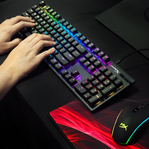�����Ľ����ʦ HyperX��Դ����RGB��Ϸ��е����