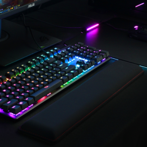 ���껻�¡��ա� HyperX��Դ����RGB��Ϸ��е����