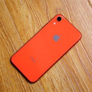 ��iPhone SE 3����ƻ�����һ��LCD���ֻ�
