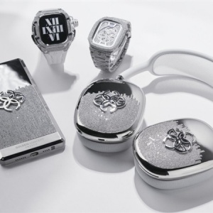 ����iPhone15 Pro Max��װ�������ۼ�183�� ��Ƕ7586����ʯ